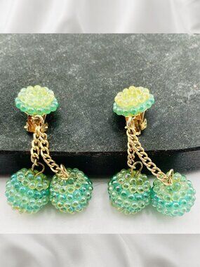 VINTAGE Mint green and aqua blue molded berry cluster clip-on dangle earrings